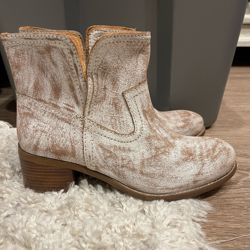 Diba True Walnut Grove Distressed Boots - NWOB
